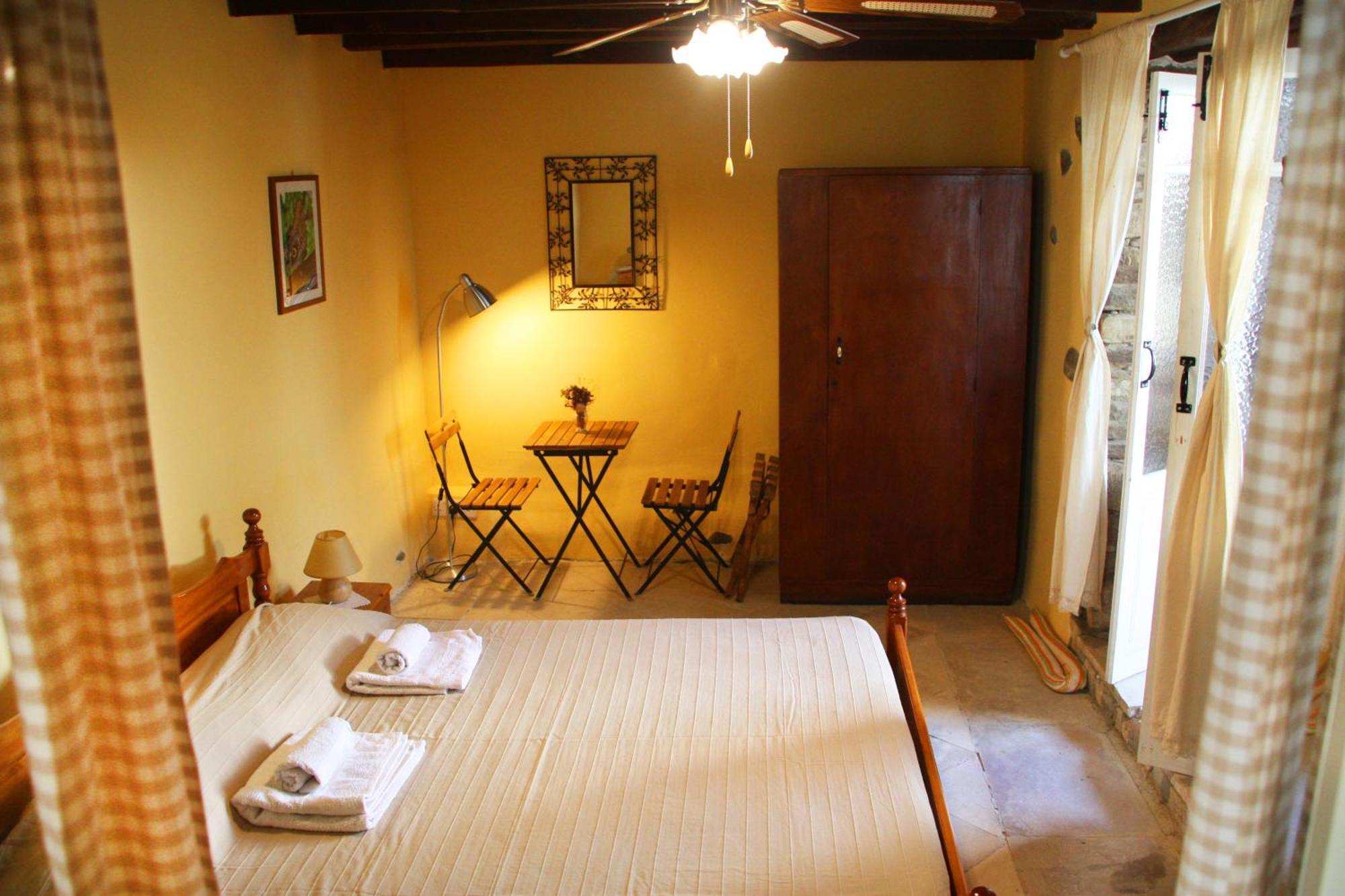 Aperanti Agrotourism Bed & Breakfast Pera Orinis Room photo