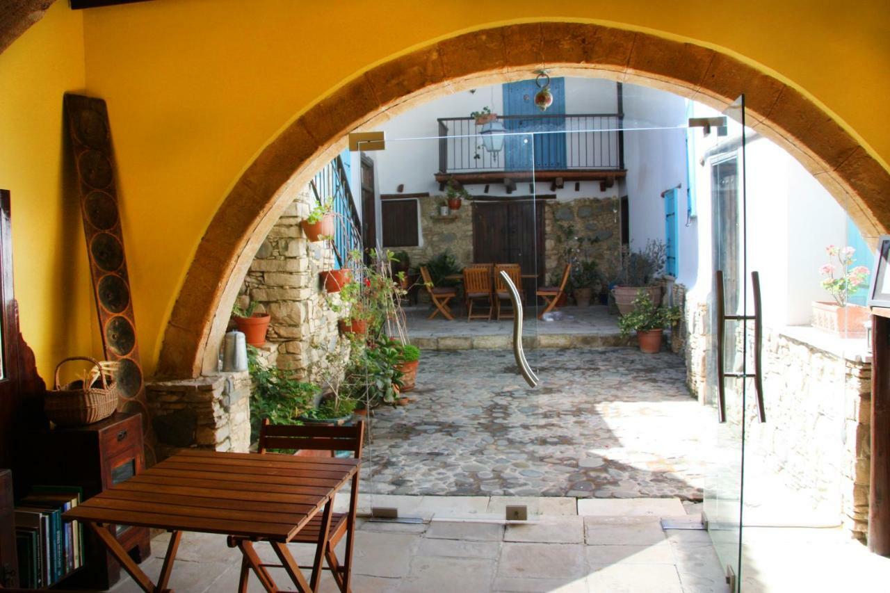 Aperanti Agrotourism Bed & Breakfast Pera Orinis Exterior photo